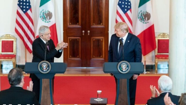 Trump presionó a AMLO por el programa Quédate en México