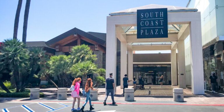Visitar el South Coast Plaza: Centro del Shopping en California