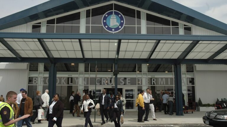 Solicitantes de asilo serán albergados en terminal de Brooklyn