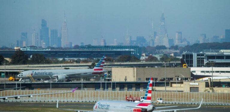Retraso en vuelos internacionales en el aeropuerto JFK de Nueva York por falla eléctrica