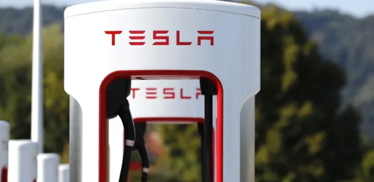 Los super cargadores Tesla se ofrecerán a todas las marcas