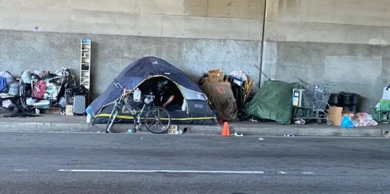 Prohíben los homeless en Culver City en espacios públicos