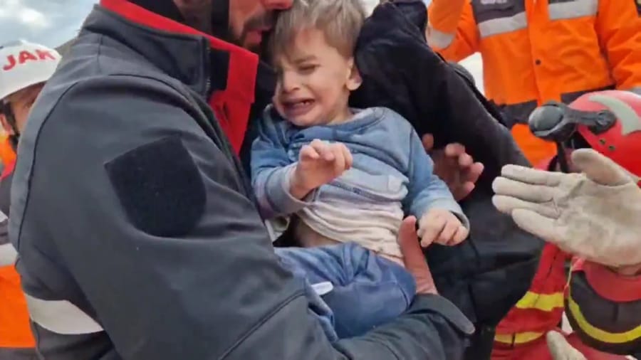 huérfanos que dejó el terremoto en Turquía