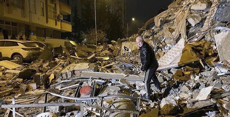 Fuerte sismo en Turquía y Siria deja más de 1000 muertos