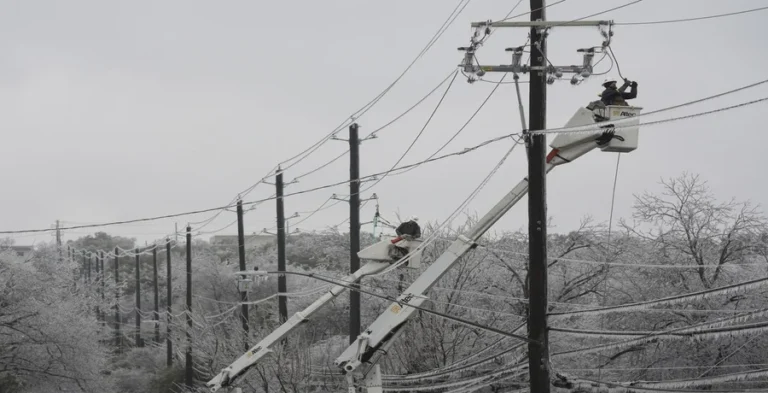 Más de 100.000 personas sin electricidad en Texas