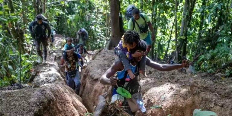 Tres países buscan contener la migración por la Selva de Darién