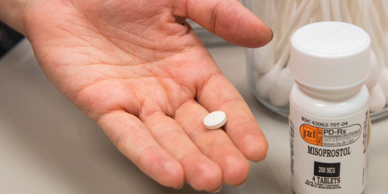 California almacenará 2 millones de píldoras abortivas