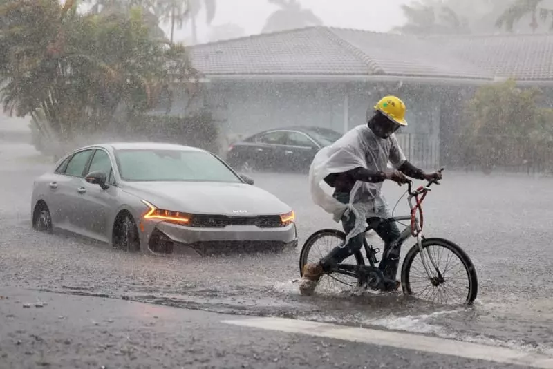 fuertes lluvias azotan el sur de Florida