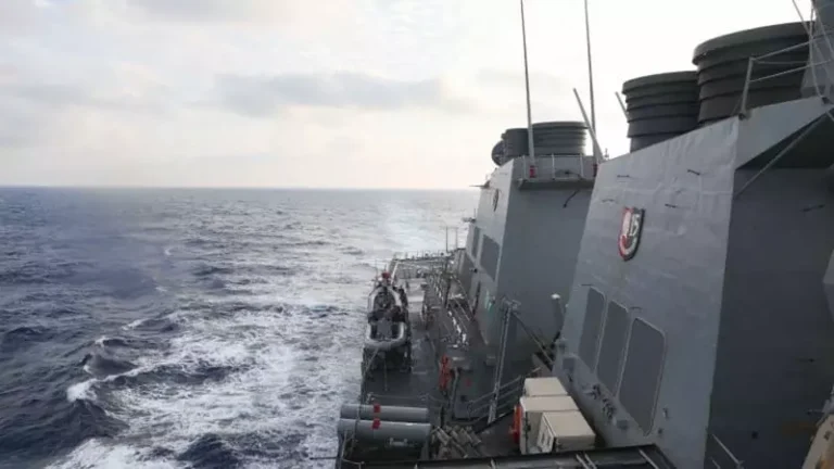 La Marina de EEUU navegó por isla china militarizada