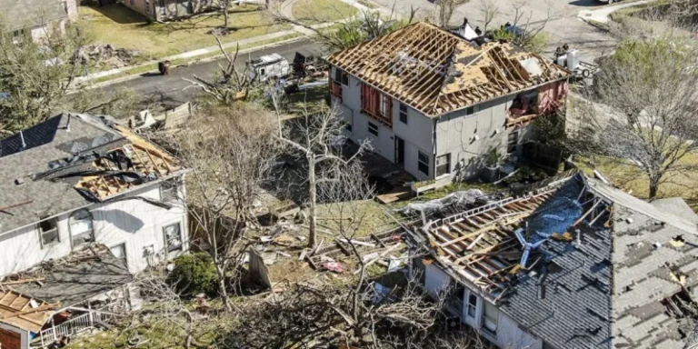 Mueren 25 personas tras tornados al sur de EE.UU