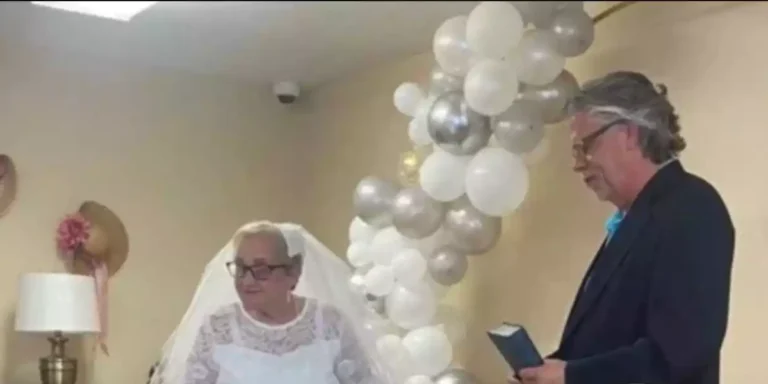 Mujer de 77 años se casó consigo misma