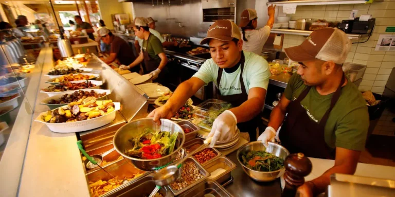 Trabajadores de comida rápida en California: En completo desamparo