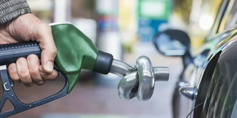 Precio de la gasolina en California ha descendido