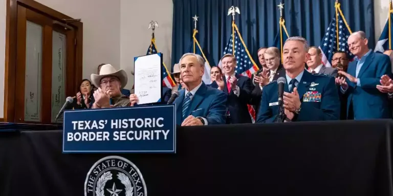 Nuevo paquete de leyes anti-inmigrantes se firma en Texas