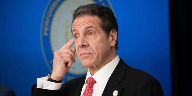 Una ciudadana demanda al exgobernador de New York Andrew Cuomo por abuso sexual