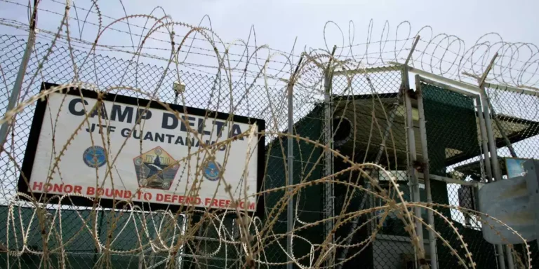 ¿Cuántos presos hay en la cárcel de Guantánamo?